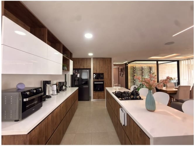 Apartamento de 3 alcobas en venta en Santa María De Los Ángeles, Medellín, 205 m² · foto 3 de 22