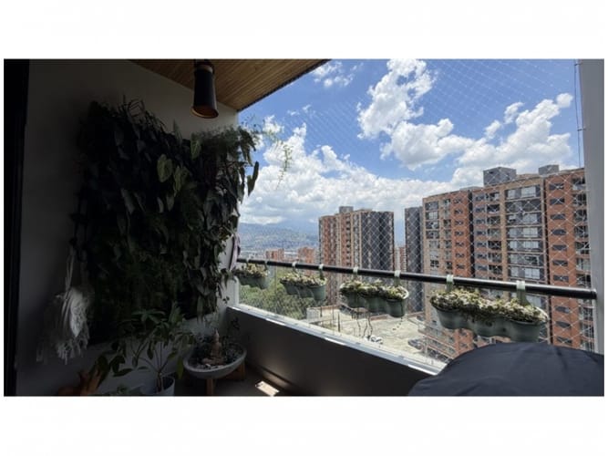Apartamento de 3 alcobas en venta en Loma De Las Brujas, Envigado, 80 m² · foto 2 de 24