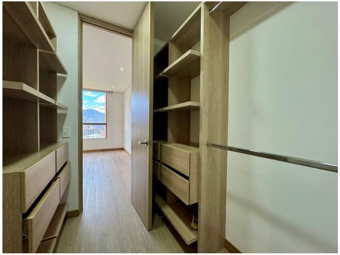 Apartaestudio en venta en Las Lomas No.2, Medellín, 64 m² · foto 18 de 24
