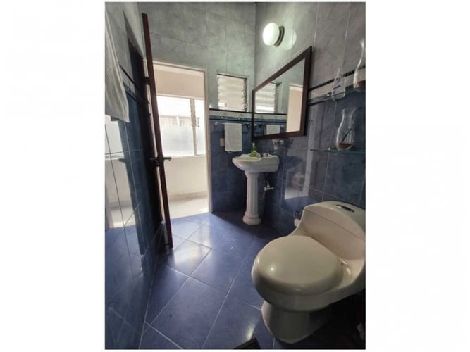Casa de 6 alcobas en venta en Laureles, Medellín, 212 m² · foto 12 de 24