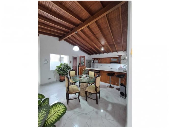 Casa de 6 alcobas en venta en Laureles, Medellín, 212 m² · foto 17 de 24