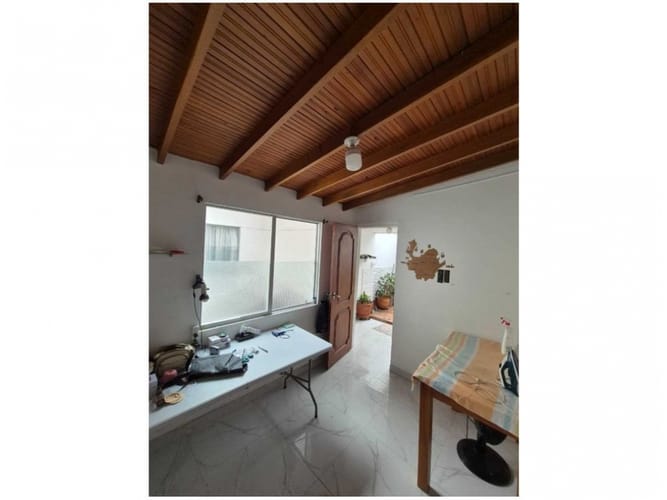 Casa de 6 alcobas en venta en Laureles, Medellín, 212 m² · foto 18 de 24