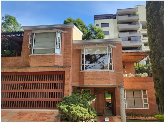 Casa de 4 alcobas en venta en Las Lomas No.2, Medellín, 281 m² · foto 2 de 24