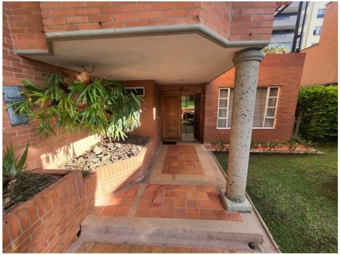 Casa de 4 alcobas en venta en Las Lomas No.2, Medellín, 281 m² · foto 3 de 24
