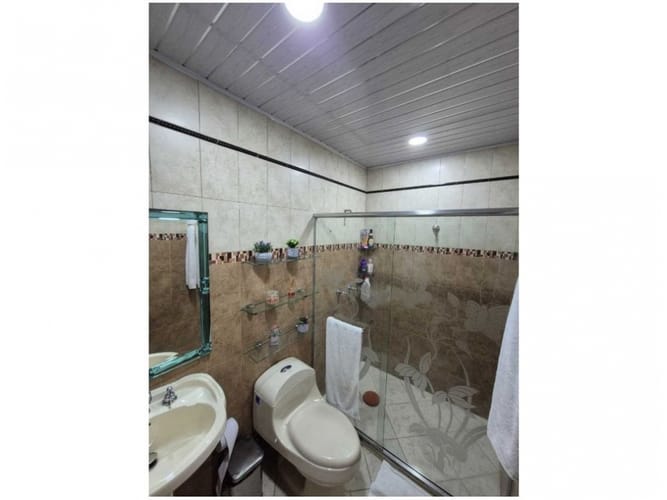 Casa de 6 alcobas en venta en Laureles, Medellín, 212 m² · foto 24 de 24