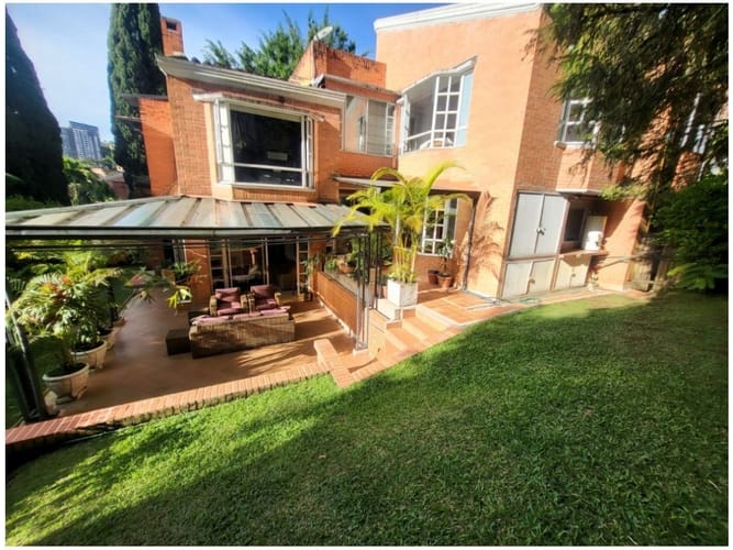 Casa de 4 alcobas en venta en Las Lomas No.2, Medellín, 281 m² · foto 10 de 24
