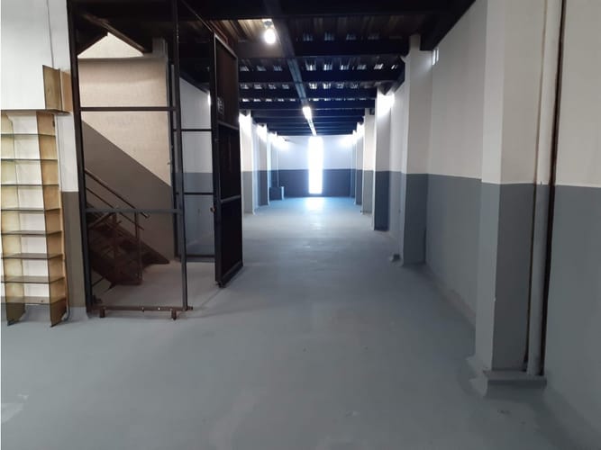 Bodega en venta en La Candelaria, Medellín, 720 m² · foto 7 de 16