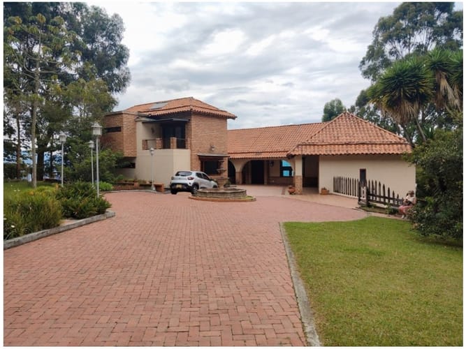 Casa de 8 alcobas en venta en Vía Las Palmas, Envigado · foto 2 de 24