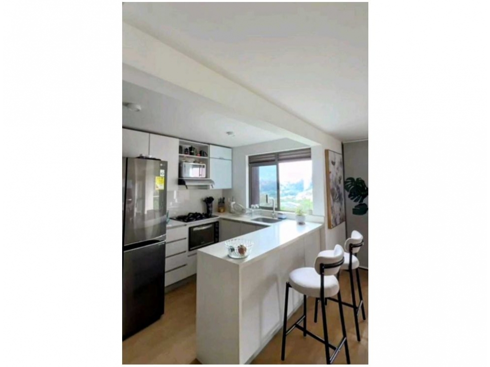 Apartamento en venta en Loma De Los Bernal, Medellín · foto 3 de 18