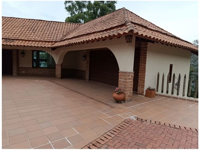 Casa de 8 alcobas en venta en Vía Las Palmas, Envigado · foto 3 de 24