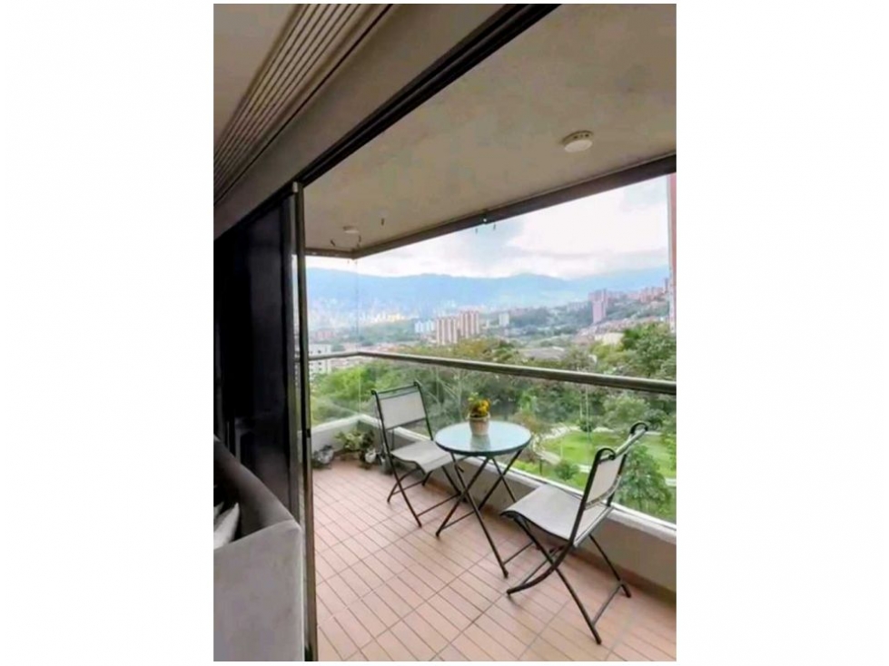 Apartamento en venta en Loma De Los Bernal, Medellín · foto 6 de 18