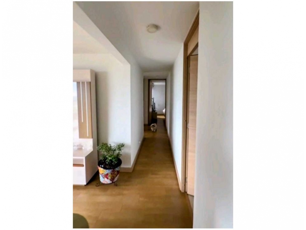 Apartamento en venta en Loma De Los Bernal, Medellín · foto 8 de 18