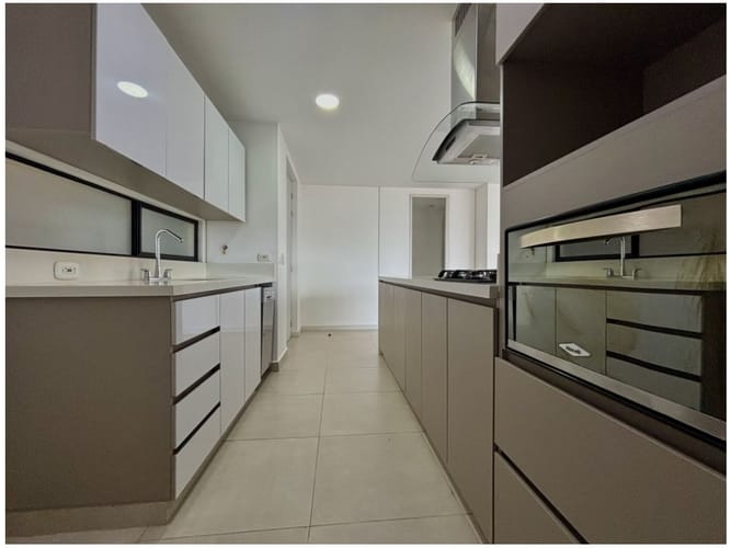 Apartamento de 3 alcobas en venta en El Poblado, Bello, 115 m² · foto 8 de 18