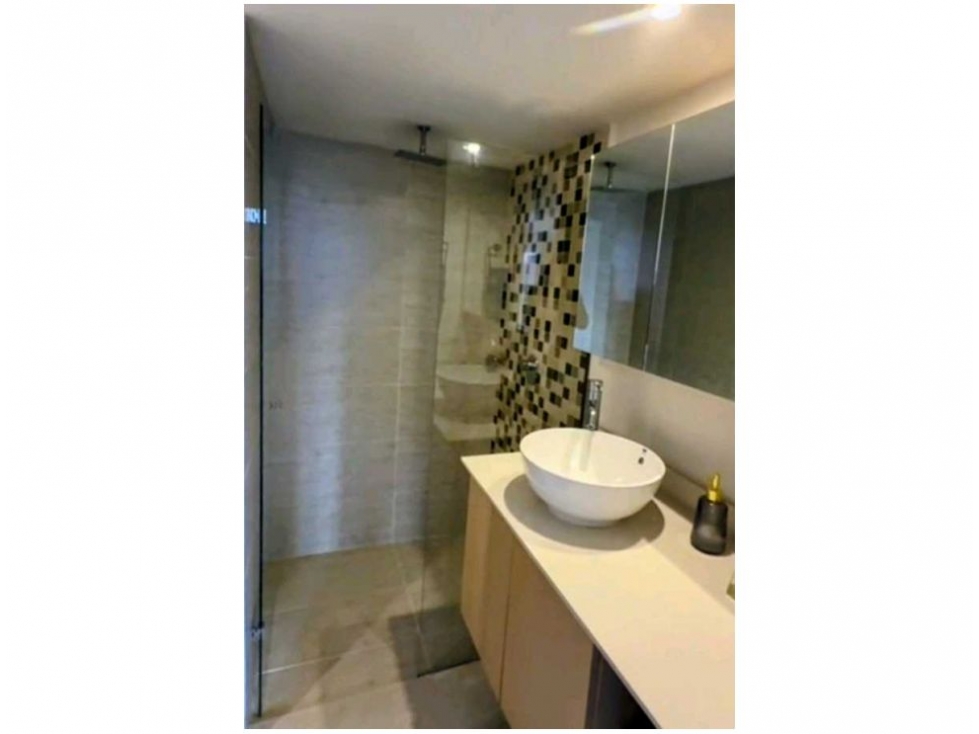 Apartamento en venta en Loma De Los Bernal, Medellín · foto 10 de 18