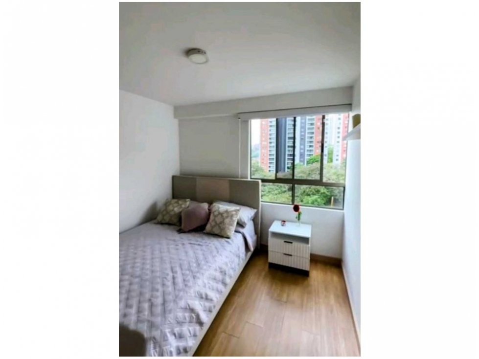Apartamento en venta en Loma De Los Bernal, Medellín · foto 11 de 18