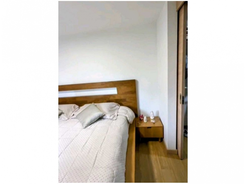 Apartamento en venta en Loma De Los Bernal, Medellín · foto 15 de 18