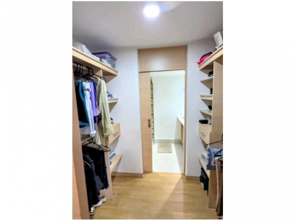 Apartamento en venta en Loma De Los Bernal, Medellín · foto 16 de 18