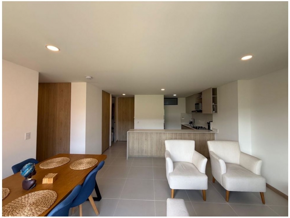 Apartamento en venta en Loma De Las Brujas, Envigado · foto 2 de 14