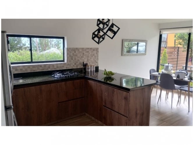 Casa de 5 alcobas en venta en El Zango, Guarne, 185 m² · foto 2 de 24