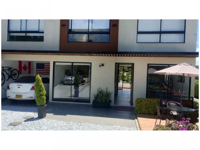 Casa de 5 alcobas en venta en El Zango, Guarne, 185 m² · foto 12 de 24