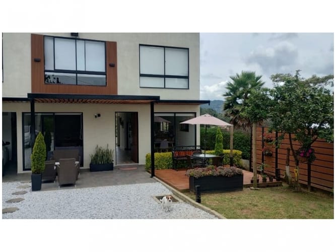 Casa de 5 alcobas en venta en El Zango, Guarne, 185 m² · foto 19 de 24
