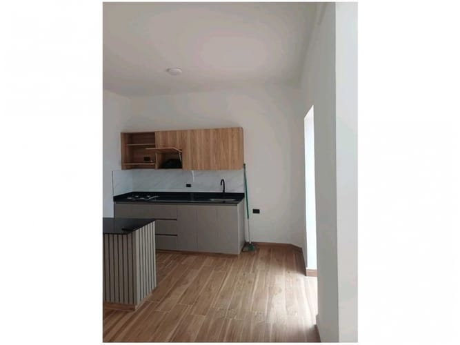 Casa de 5 alcobas en venta en Santa Teresita, Medellín, 230 m² · foto 2 de 12
