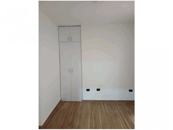 Casa de 5 alcobas en venta en Santa Teresita, Medellín, 230 m² · foto 7 de 12