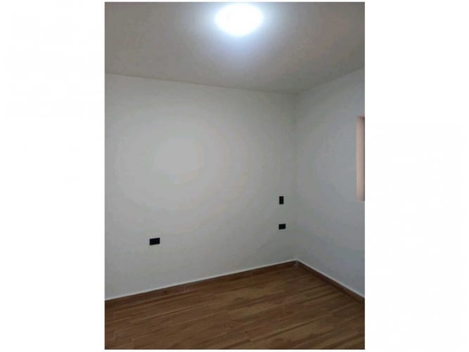Casa de 5 alcobas en venta en Santa Teresita, Medellín, 230 m² · foto 9 de 12