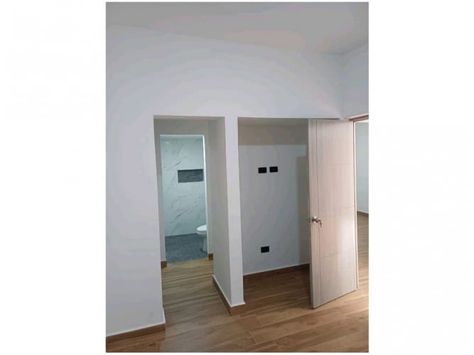 Casa de 5 alcobas en venta en Santa Teresita, Medellín, 230 m² · foto 10 de 12