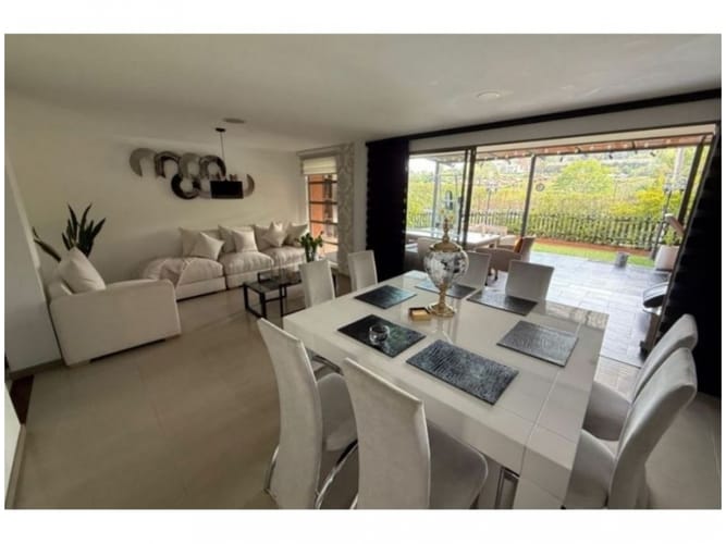 Casa de 3 alcobas en venta en Loma Del Chocho, Envigado, 252 m² · foto 4 de 8