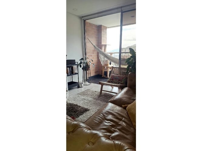 Apartamento de 2 alcobas en venta en Loma De Los Gonzalez, Medellín, 89 m² · foto 2 de 22