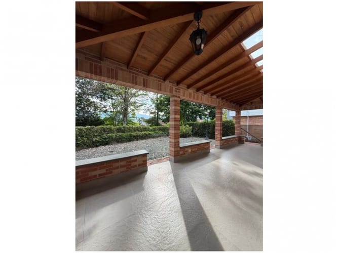 Casa de 4 alcobas en venta en Loma Benedictinos, Envigado, 347 m² · foto 4 de 21