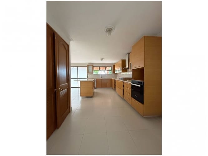 Casa de 4 alcobas en venta en Loma Benedictinos, Envigado, 347 m² · foto 5 de 21