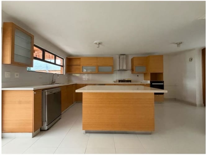 Casa de 4 alcobas en venta en Loma Benedictinos, Envigado, 347 m² · foto 6 de 21