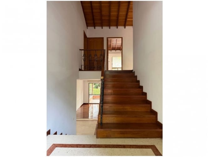 Casa de 4 alcobas en venta en Loma Benedictinos, Envigado, 347 m² · foto 7 de 21