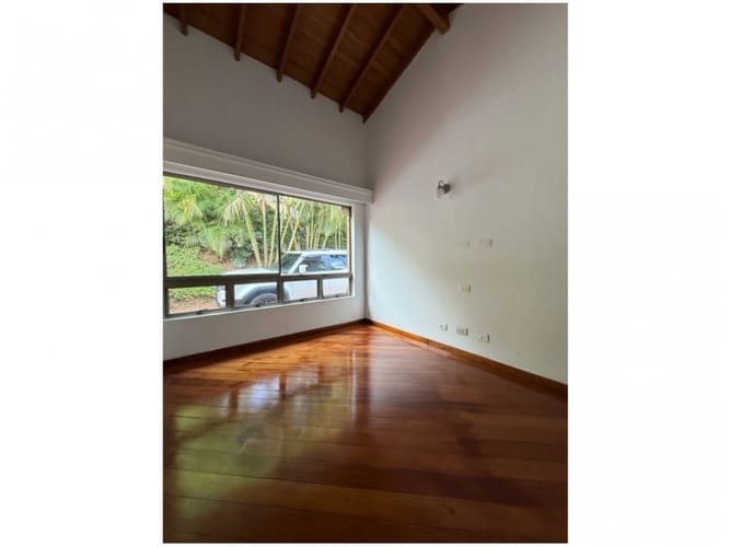 Casa de 4 alcobas en venta en Loma Benedictinos, Envigado, 347 m² · foto 9 de 21