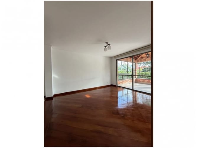 Casa de 4 alcobas en venta en Loma Benedictinos, Envigado, 347 m² · foto 10 de 21