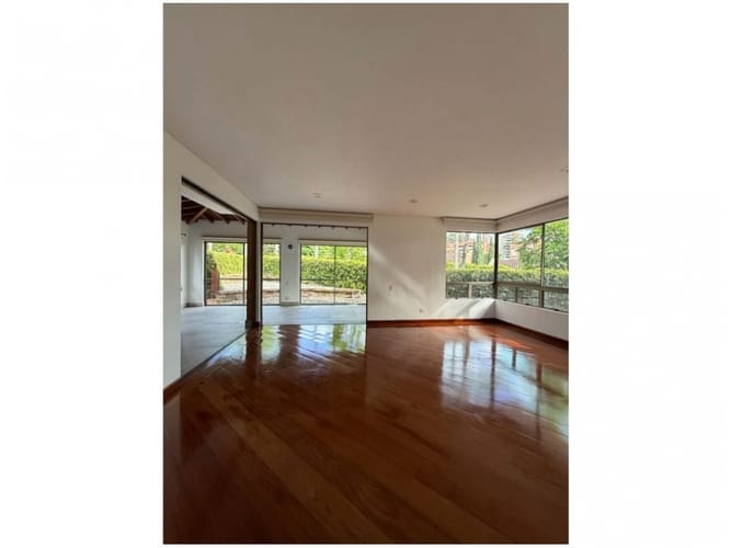 Casa de 4 alcobas en venta en Loma Benedictinos, Envigado, 347 m² · foto 11 de 21