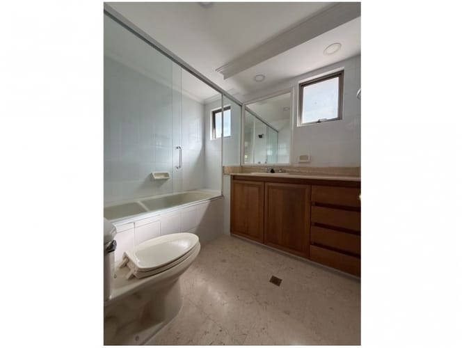 Casa de 4 alcobas en venta en Loma Benedictinos, Envigado, 347 m² · foto 18 de 21