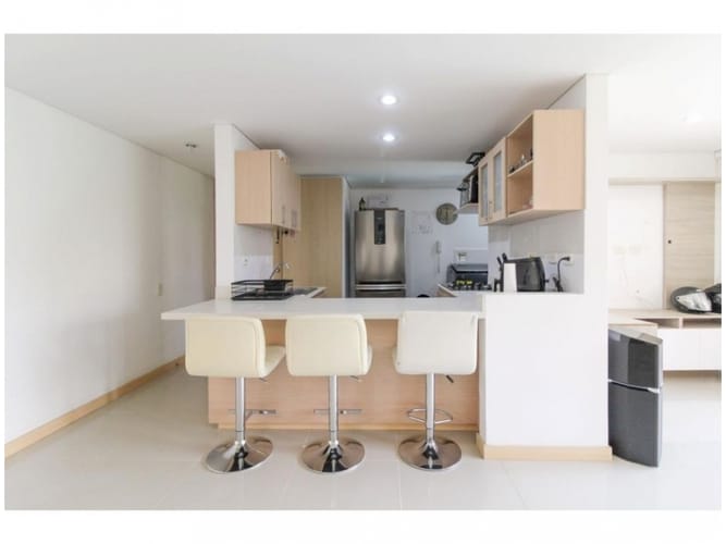 Apartamento de 3 alcobas en venta en San Jose, Sabaneta, 93 m² · foto 2 de 12