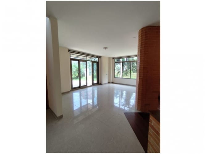 Casa de 5 alcobas en venta en Cola Del Zorro, Medellín, 320 m² · foto 3 de 23