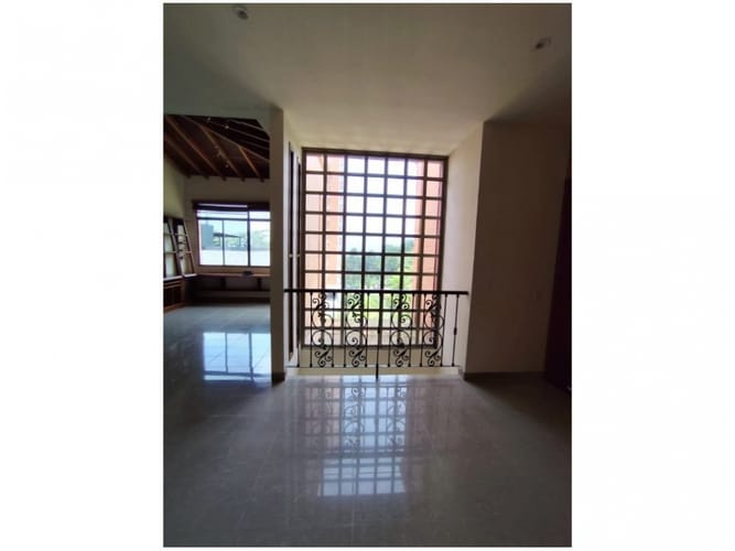 Casa de 5 alcobas en venta en Cola Del Zorro, Medellín, 320 m² · foto 4 de 23