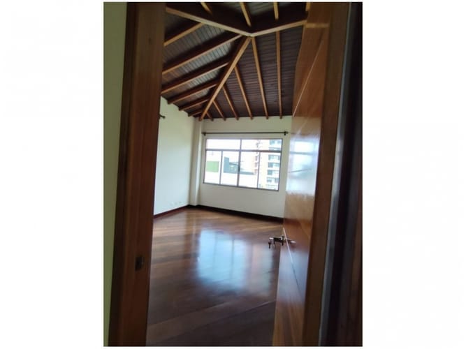 Casa de 5 alcobas en venta en Cola Del Zorro, Medellín, 320 m² · foto 12 de 23