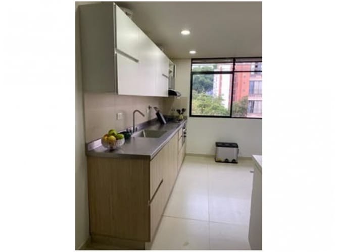 Apartamento de 3 alcobas en venta en Loma De San Julian, Medellín, 86 m² · foto 2 de 16