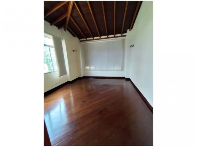 Casa de 5 alcobas en venta en Cola Del Zorro, Medellín, 320 m² · foto 15 de 23