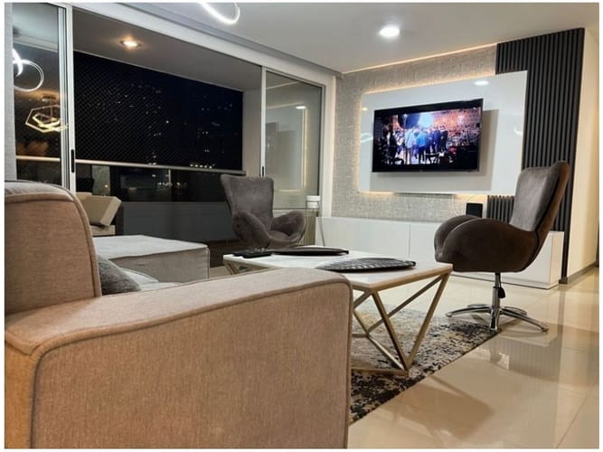 Apartamento de 3 alcobas en venta en El Castillo, Medellín, 117 m² · foto 3 de 24