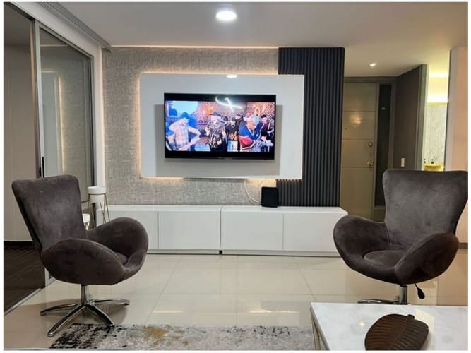 Apartamento de 3 alcobas en venta en El Castillo, Medellín, 117 m² · foto 7 de 24
