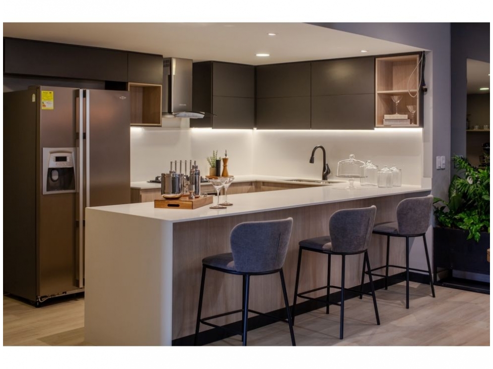 Apartamento en venta en Altos Del Poblado, Medellín · foto 2 de 8