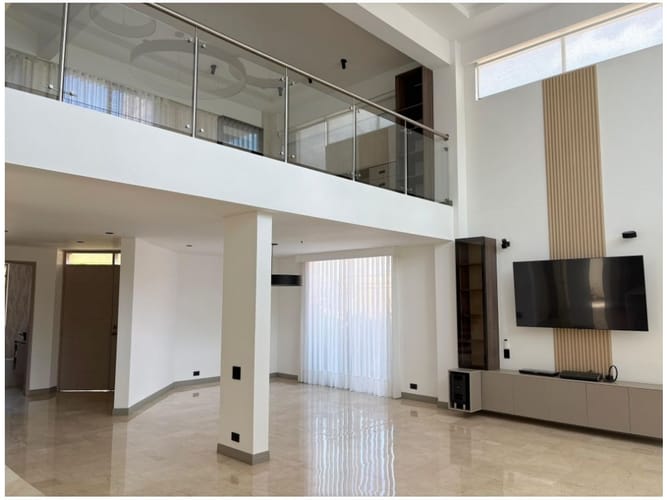 Casa de 3 alcobas en venta en El Poblado, Medellín, 416 m² · foto 2 de 20