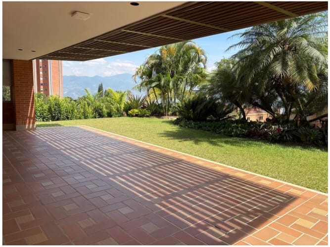 Casa de 3 alcobas en venta en El Poblado, Medellín, 416 m² · foto 3 de 20